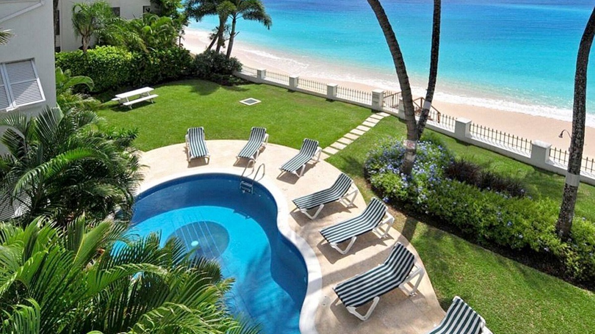 Worthing Condo | Amazing Beachfront Condo With Pool On Tranquil Worthing Beach - Leith Court #12