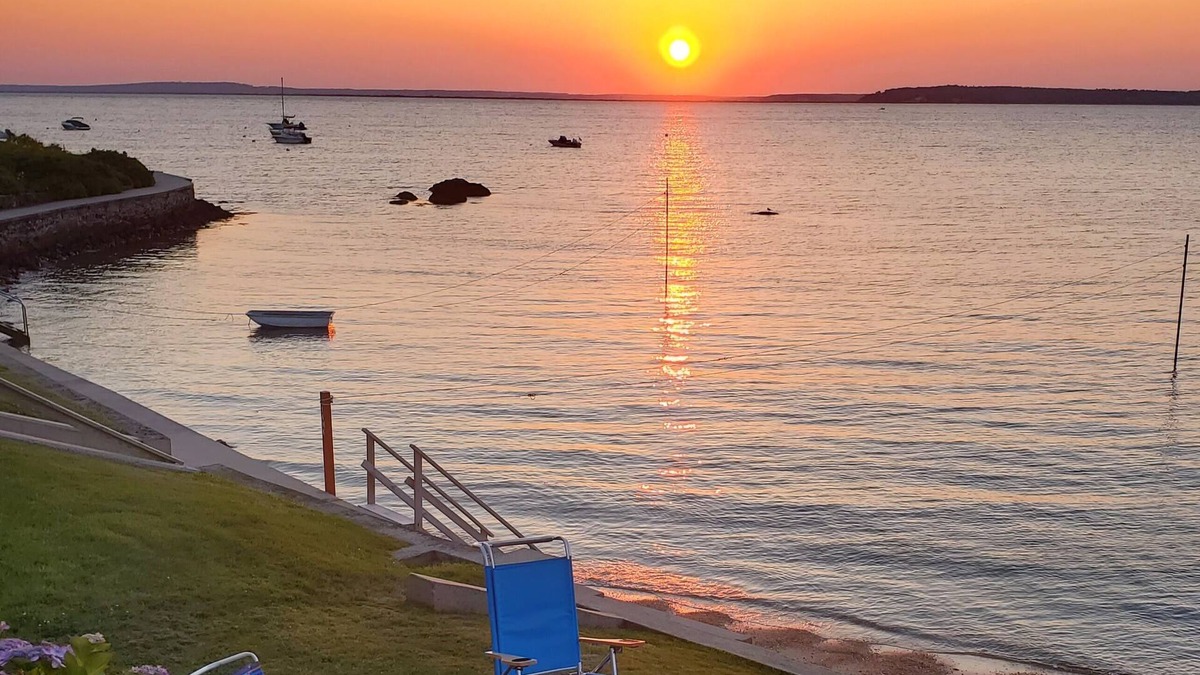 Pocasset House | Amazing Beachfront property where you can kick back and just unwind.