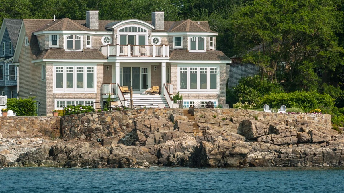 York Beach House | AMAZING BOLD OCEAN-FRONT HOME, WITH BREATHTAKING OCEAN VIEWS