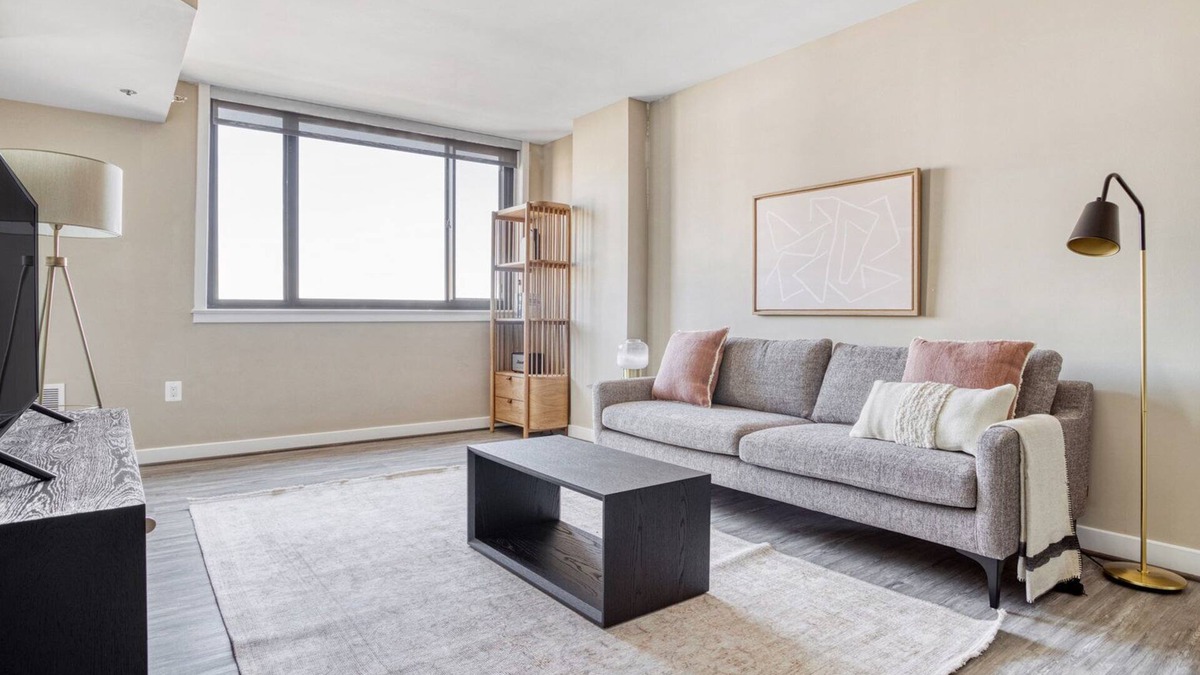 Court House Apartment | Amazing Clarendon 1BR w/Gym, W/D & Doorman, walk to Metro, by Blueground