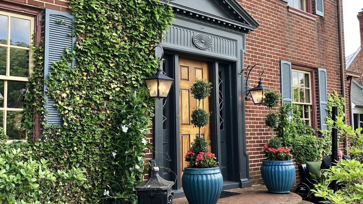 Williamsburg House | Amazing Colonial Home a Heart Beat from Colonial Williamsburg & William & Mary