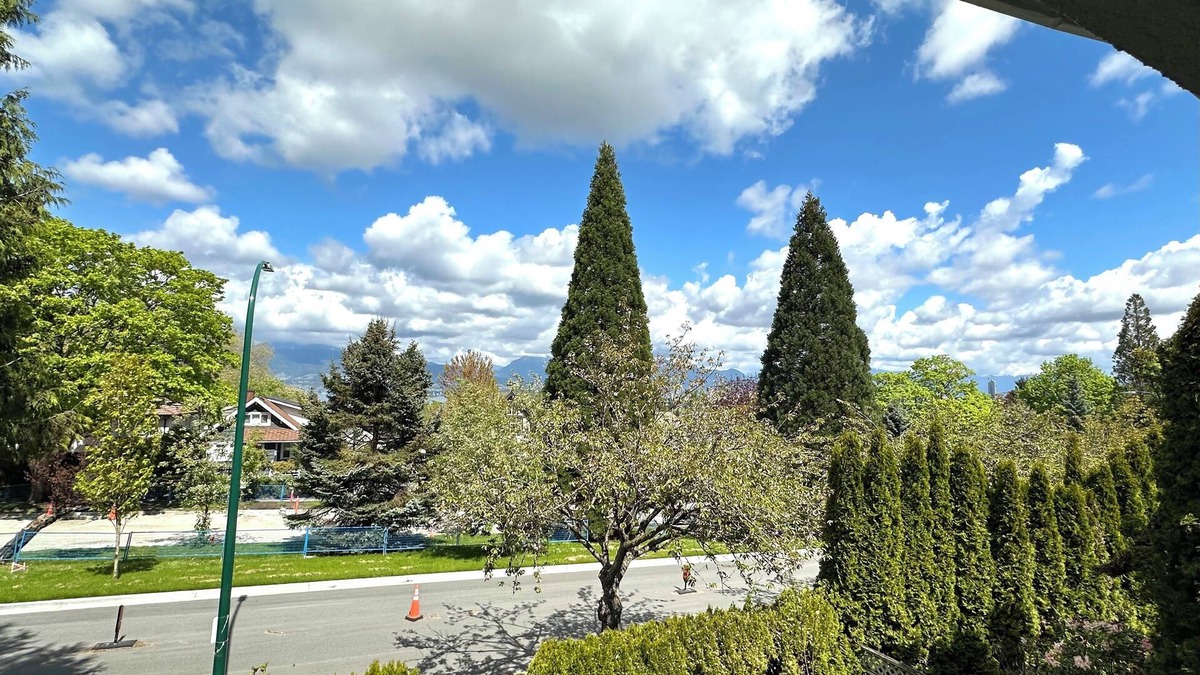 Dunbar House | Amazing, comfy 2 bed suite in Mckenzie Heights!