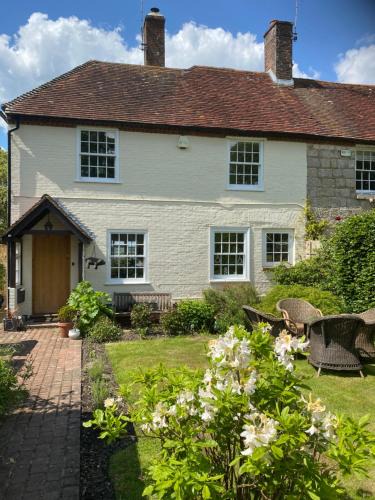Ewhurst Green House | Amazing cottage right in the heart of Ewhurst Green, overlooking Bodiam Castle