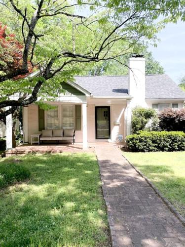 Plaza Midwood House | Amazing Cottage with Great Sights in Charlotte, North Carolina