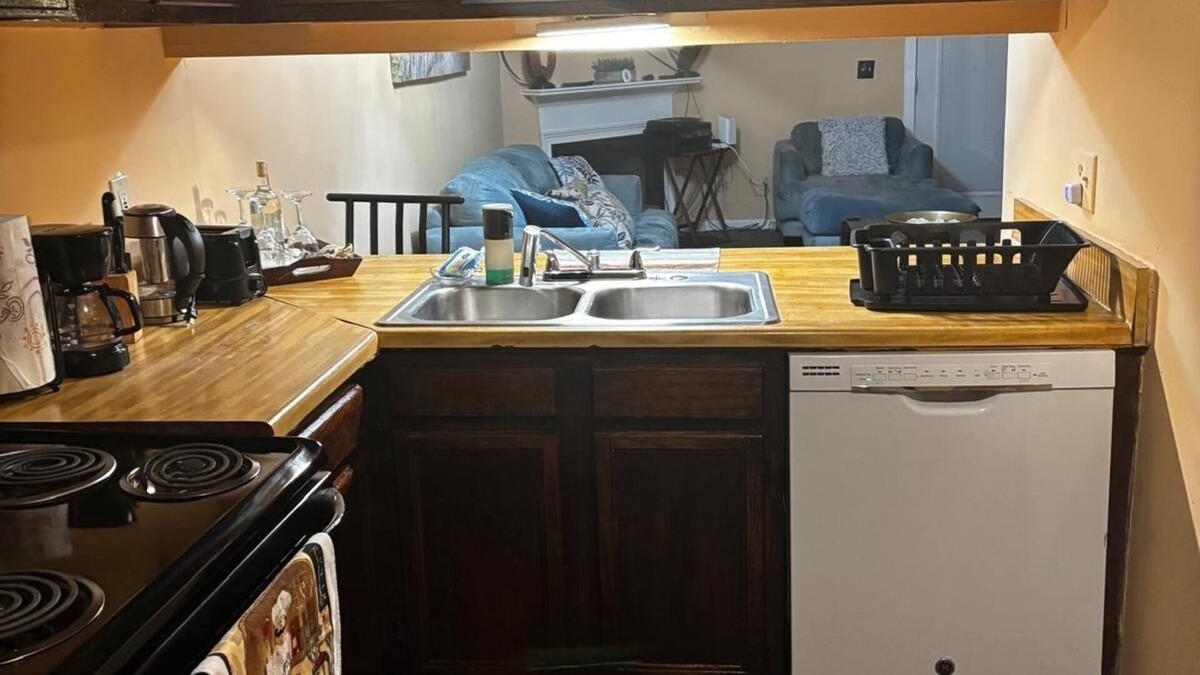 Lithonia House | Amazing Cozy 2Br home In Lithonia/Stone Mountainn W/2 FULL bath Private Deck
