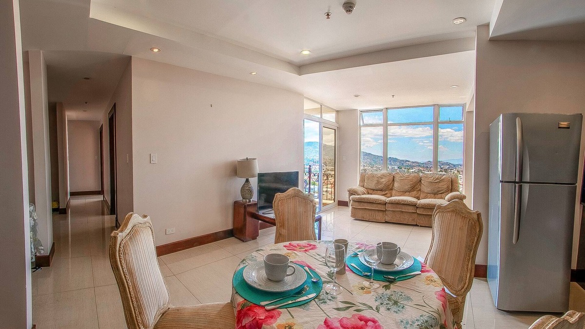 Mata Redonda Condo | Amazing dawns and sunsets the you Can see from the bed. Centric