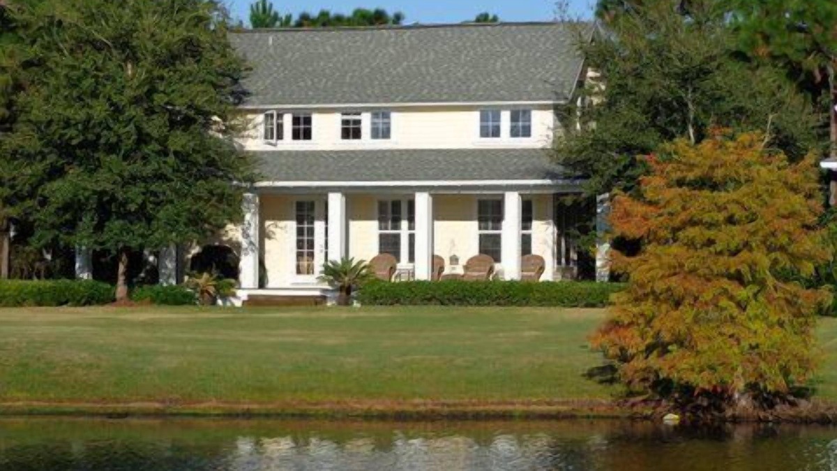 Laurel Grove House | AMAZING DAZE BEACH HOUSE +2 GOLF CARTS+ LAKE/GOLF VIEW+DECK W/GRILL+POOL/HOT TUB