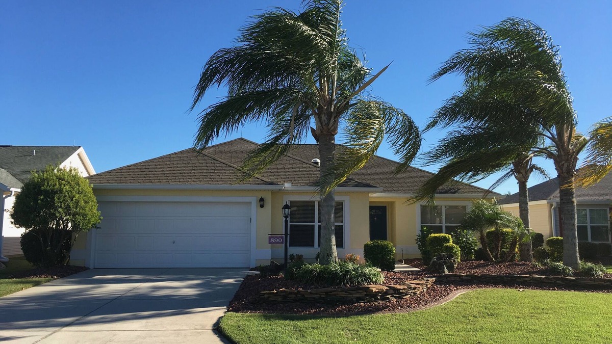 Virginia Trace House | Amazing! Dog Friendly Home w/2 Golf Carts & Walking Distance to Lake Sumter!