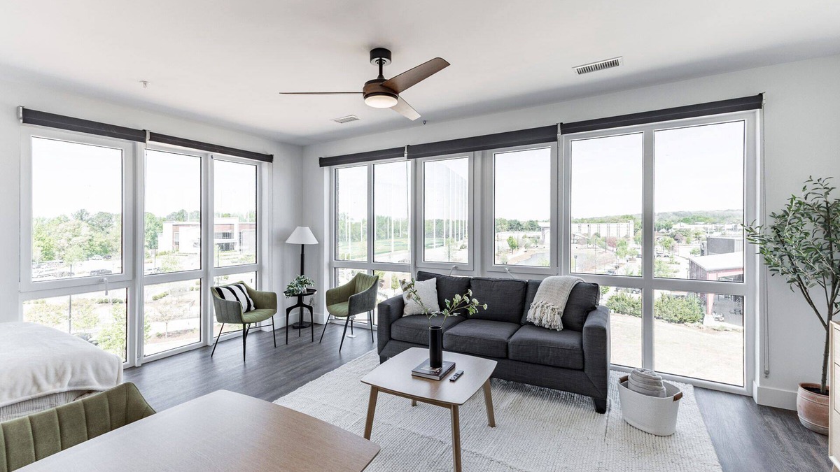 Huntsville Hotel | Amazing Downtown Getaway | Kitchen & In-unit laundry | Pet Friendly