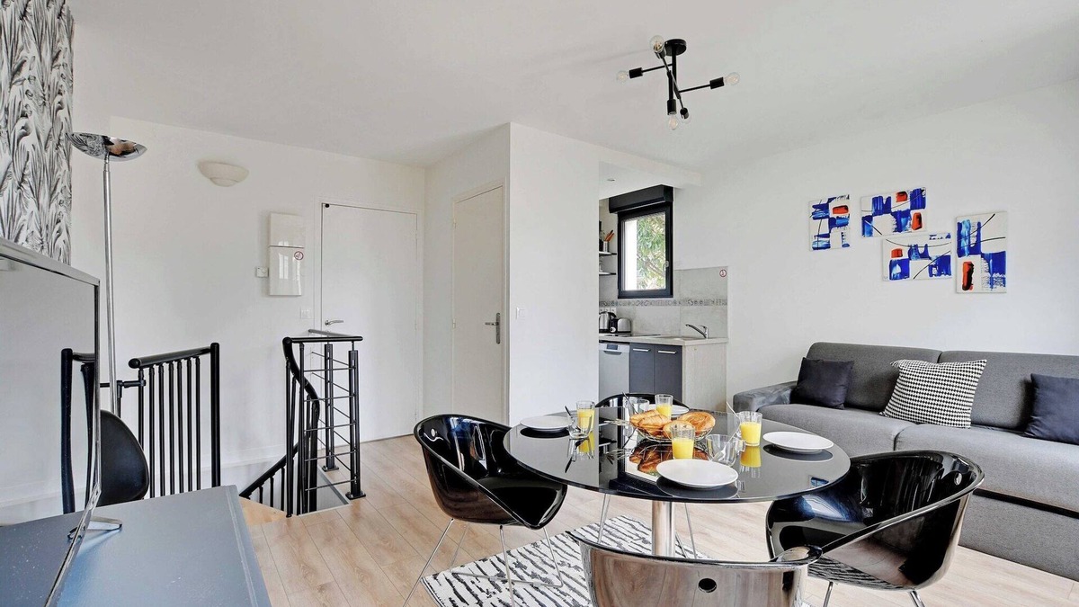 Orly Apartment | Amazing Duplex with Sauna 1BR/4P in the heart of the city of Orly