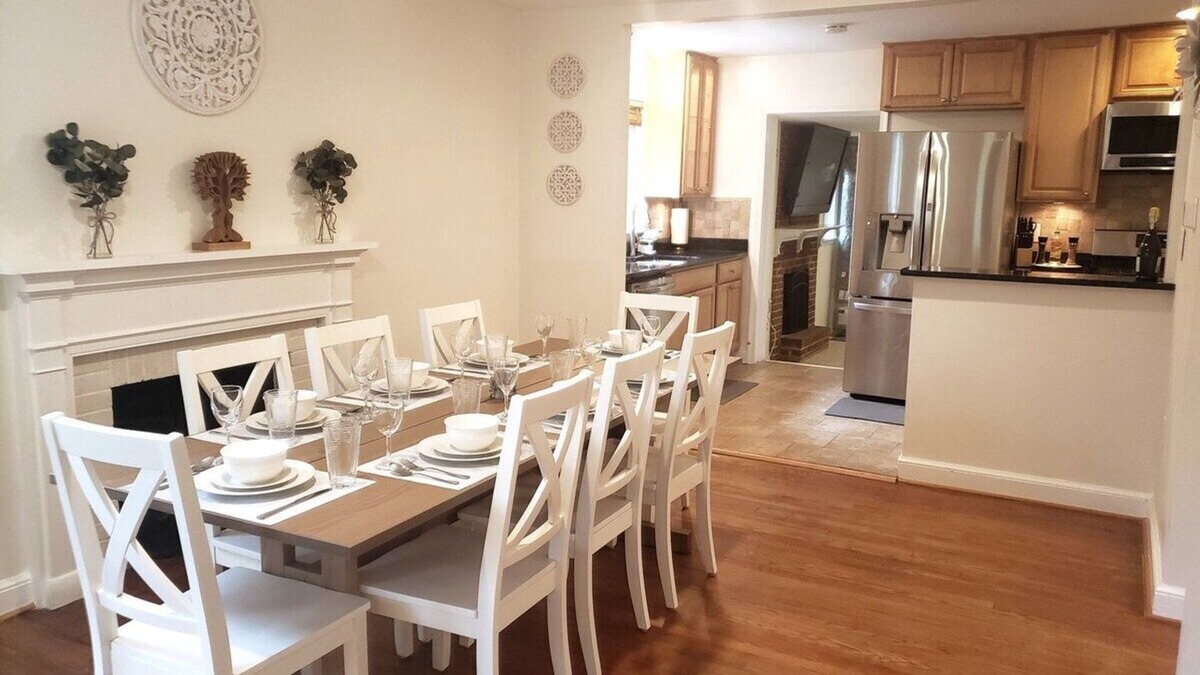 Annandale House | Amazing Escape - 3BD, 1BTH, Private Deck near DC