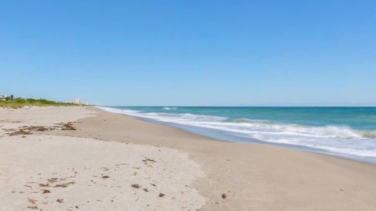 Indialantic By The Sea Resort | Amazing Family Beach Retreat | Oceanfront Suite w/Patio | Pets Allowed