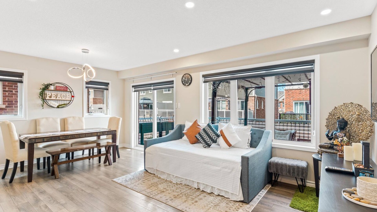 Brampton House | Amazing Family House in Brampton ~ Theatre ~ Gym