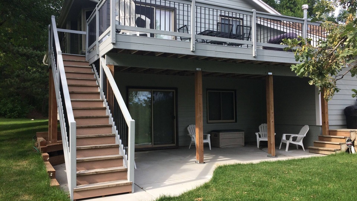 Chanhassen House | Amazing for Families 4 acres Firepit Arboretum and Lakes nearby Sleeps 10