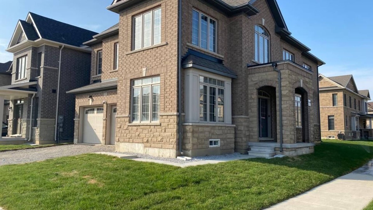 Brampton House | Amazing Fun Place With 6 Beds 3.5 Bath Home Having 14 People Sleeping Capacity