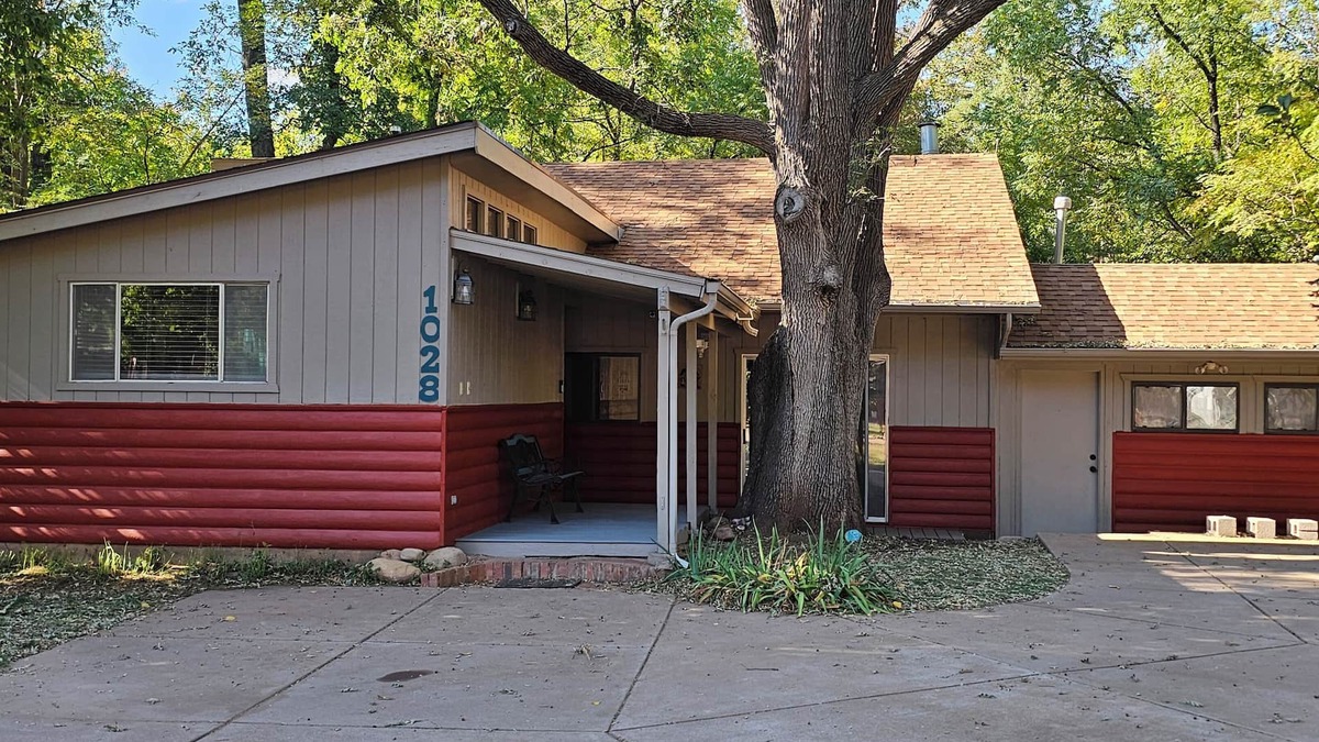 Christopher Creek Cabin | Amazing Get-Away on the Creek. Enjoy the sound of Christopher Creek steps away!