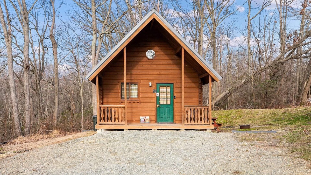 North East Resort | Amazing Getaway: Enjoy our Cozy Log Cabins on the Chesapeake Bay at Sandy Cove