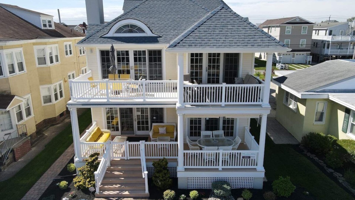 North End House | Amazing Gold Coast Beach Block Property! 5 Bed 5 Bath