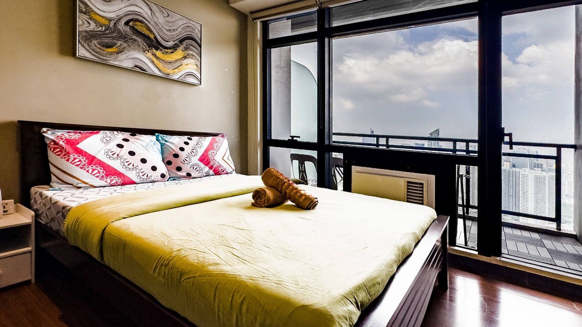 Downtown Apartment | Amazing Gramercy Makati Upper Floor Studio 5507