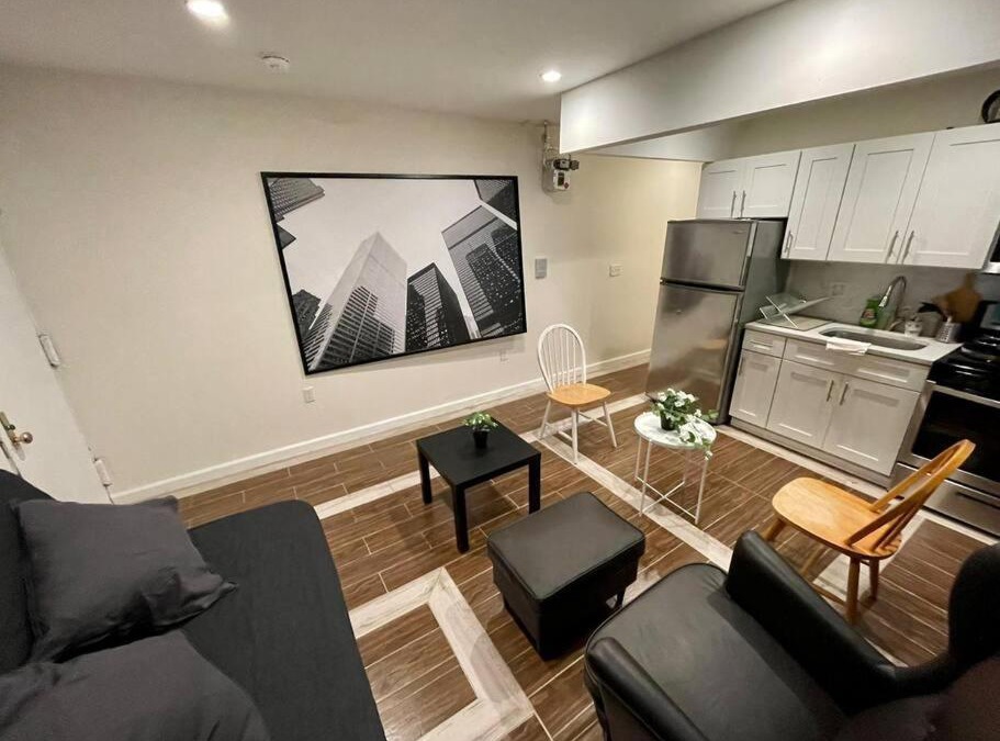 Hunters Point Apartment | Amazing Ground Floor 2 Bedrooms in NYC Subway crossing the street and one station to Manhattan