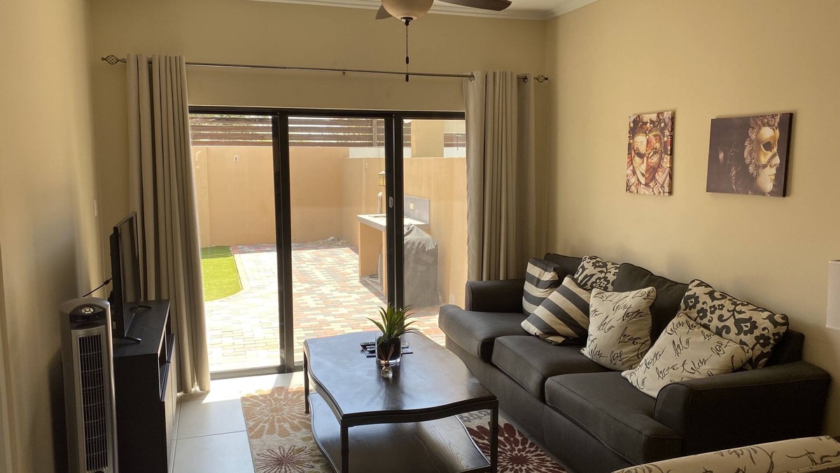 Gold Coast Condo | Amazing Ground Floor 2 BR Condo in Malmok close to Arashi Beach