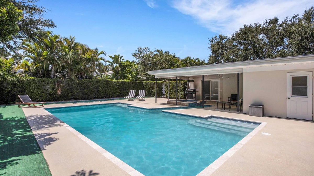 Palma Sola House | Amazing heated pool & spa just minutes from Anna Maria Island