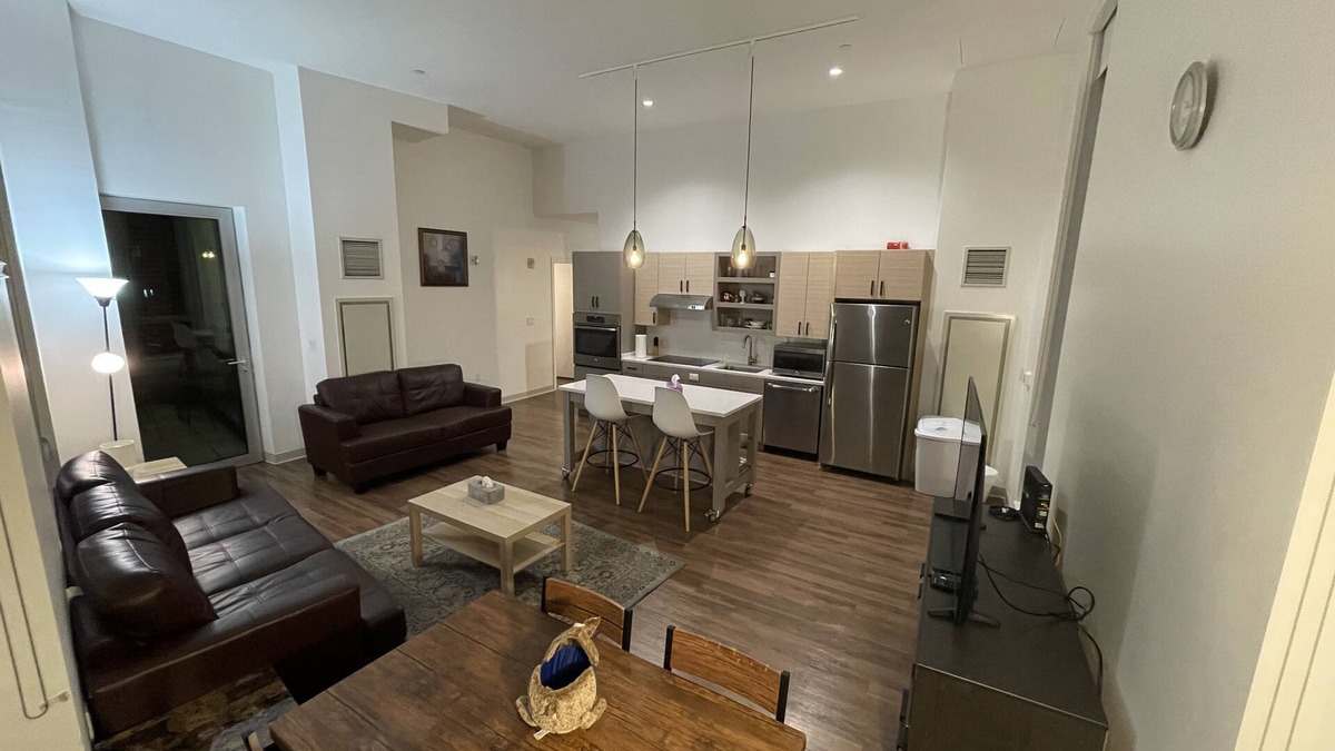 Jamaica Plain Apartment | AMAZING High Ceiling 3 BED/2 BATH Water view