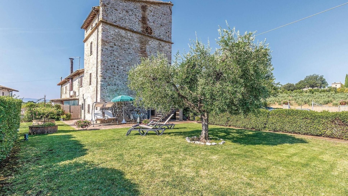 Assisi House | Amazing home in Assisi PG with WiFi