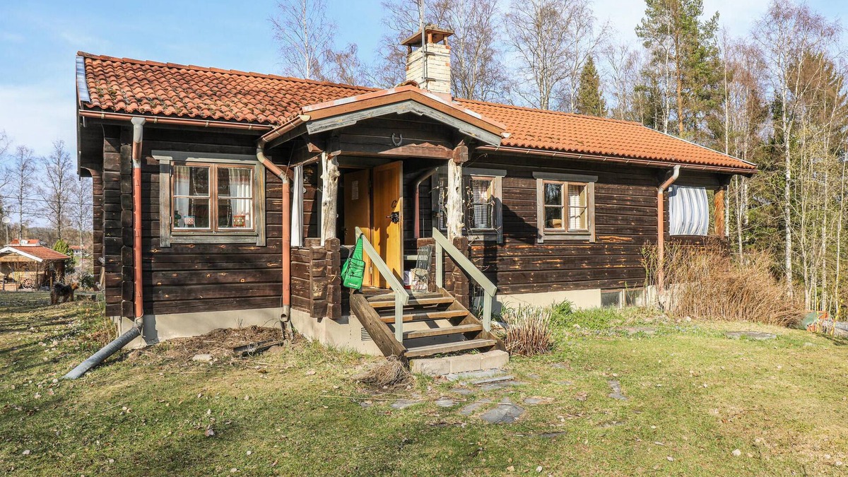 Enviken House | Amazing home in Enviken with lake view