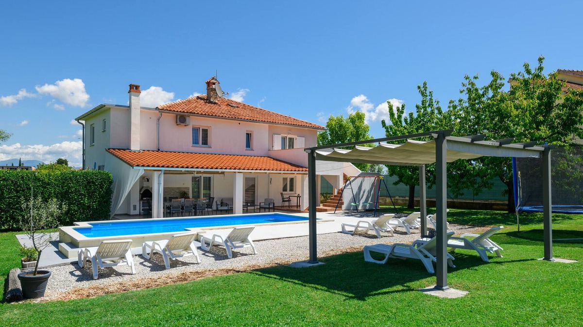 Melnica House | Amazing home in Frkeci with WiFi