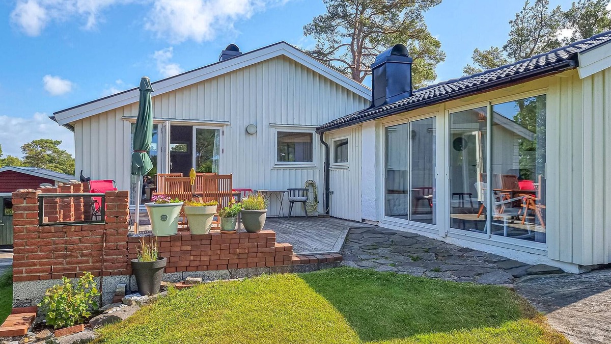 Hakenaset House | Amazing home in Höviksnäs with WiFi