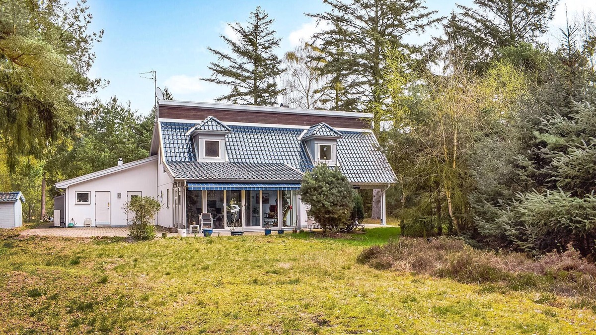 Ljunghusen House | Amazing home in Höllviken with WiFi