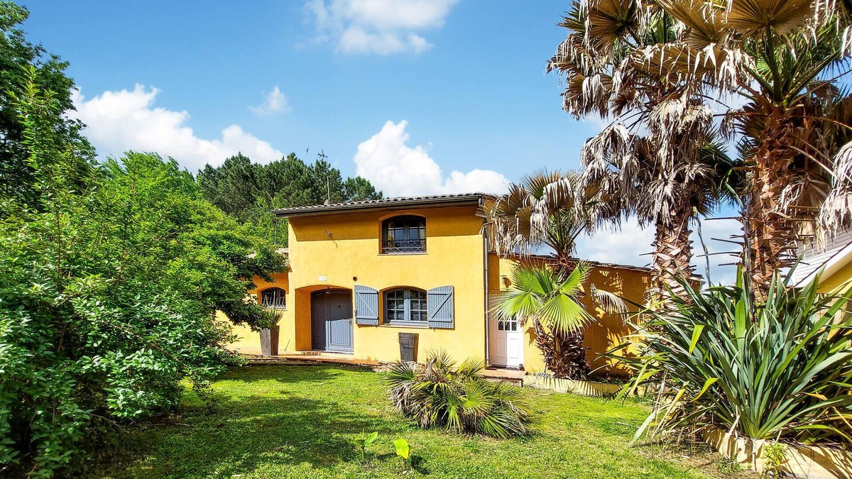 Le Temple House | Amazing home in Le Temple with kitchen