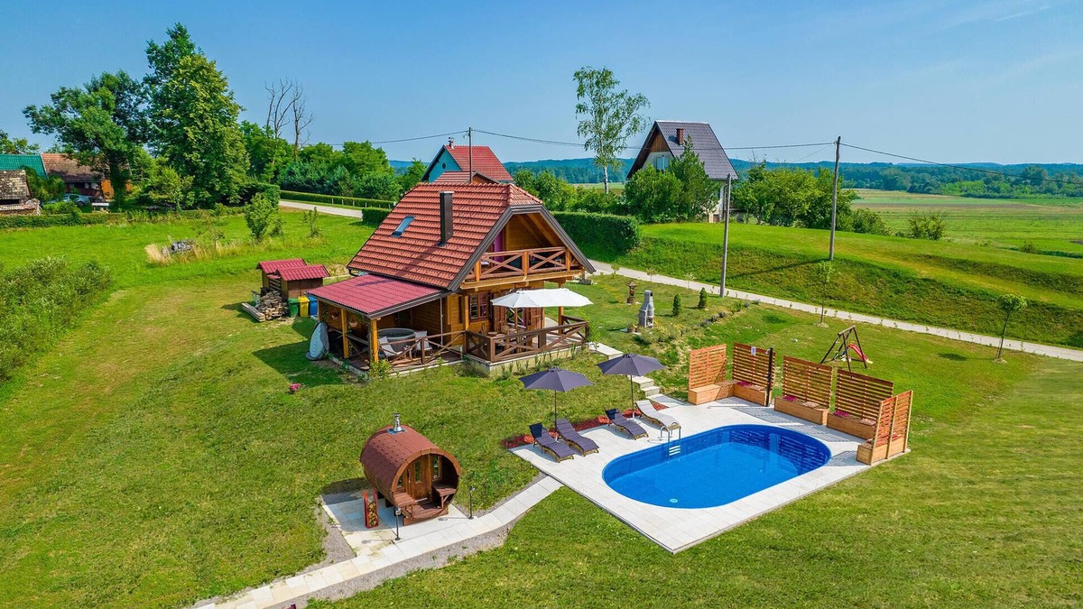 Karlovac House | Amazing home in Lipje with sauna