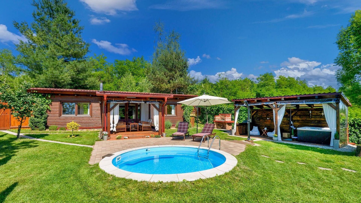 Sveti Juraj na Bregu House | Amazing home in Lopatinec with jacuzzi