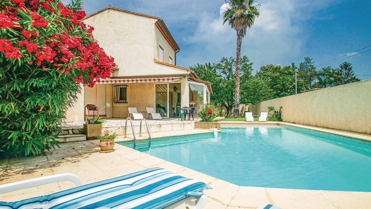 Milhaud House | Amazing home in Milhaud with WiFi