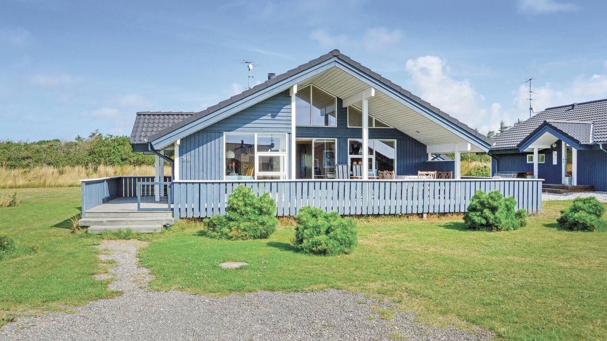 Lodbjerg Hede House | Amazing home in Ringkøbing with kitchen