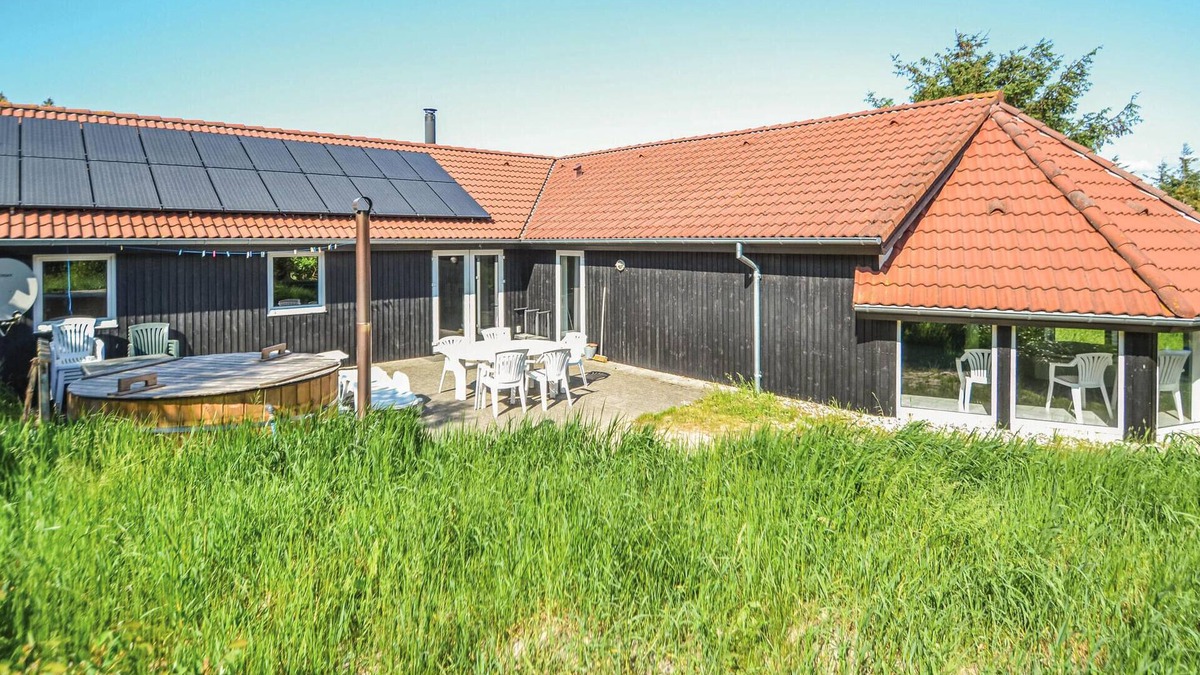 Sondervig House | Amazing home in Ringkøbing with kitchen