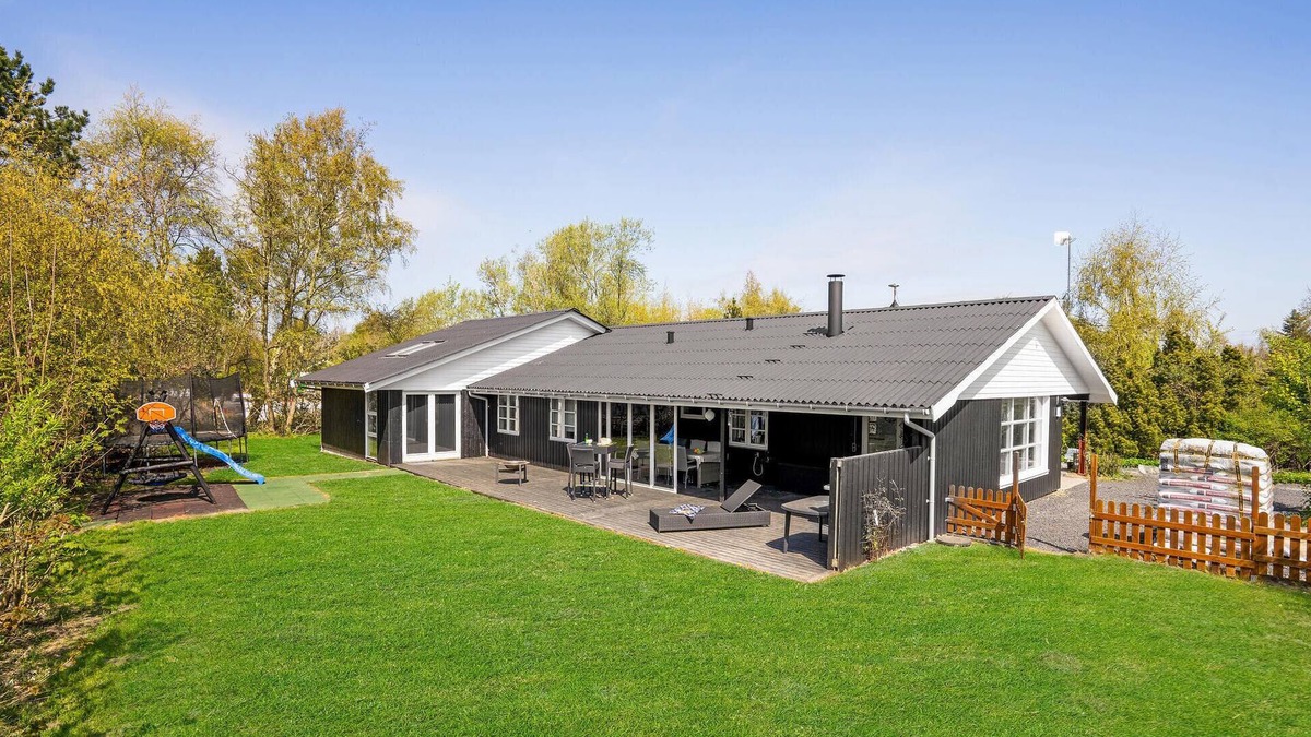 Kramnitse House | Amazing home in Rødby with sauna