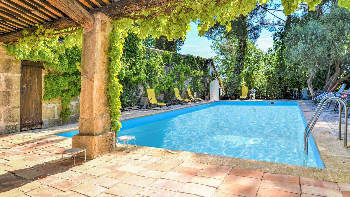 Sernhac House | Amazing home in Sernhac with WiFi