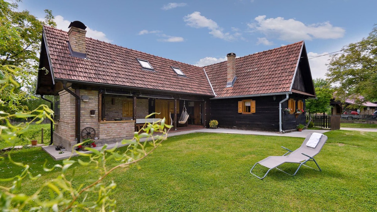 Lekenik House | Amazing home in Sisinec
