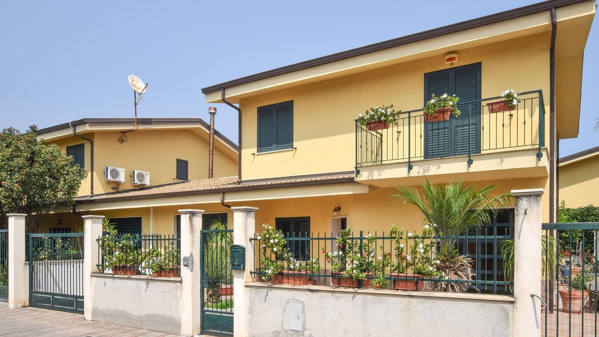 Porto Salvo House | Amazing home in Melito Porto Salvo