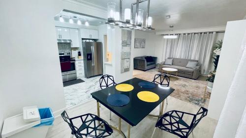 Toronto Apartment | Amazing Home Near Toronto Airport with 2 Parking