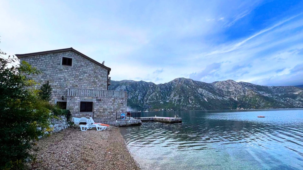 Donja Kostanjica Villa | Amazing House Near Beach in Kotor