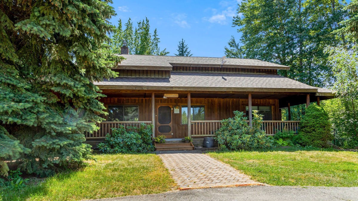 Athol House | Amazing Idaho Country Retreat Near Silverwood