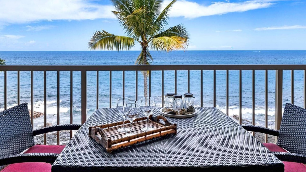 Historic Kailua Village Condo | AMAZING Kona Reef D-36, DIRECT OCEANFRONT-TOP FLOOR PENTHOUSE, AIR CONDITIONING!