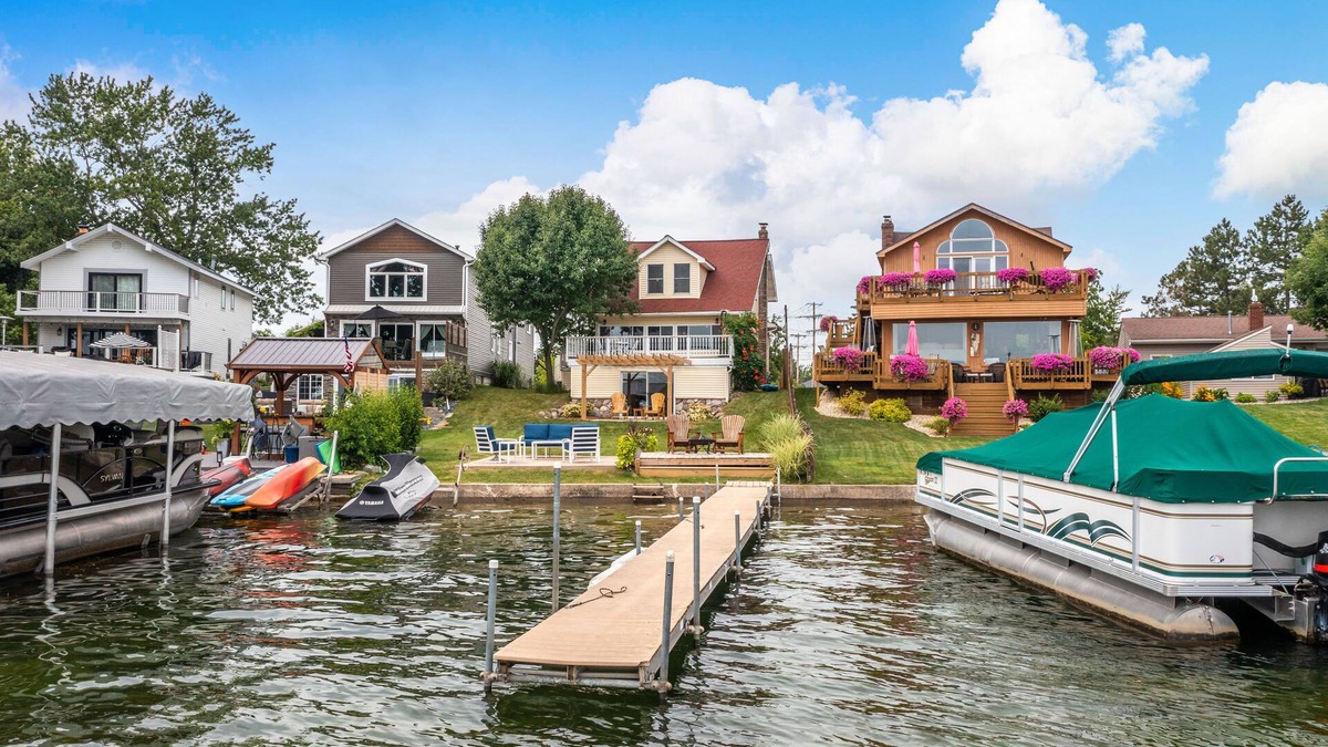 Lake Fenton House | Amazing lake front home on all sports Lake Fenton