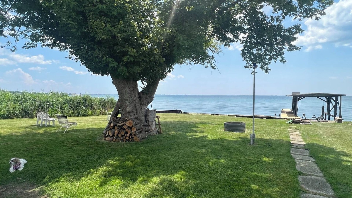 Anchorville Apartment | Amazing Lake Front Property completely remodeled pet friendly
