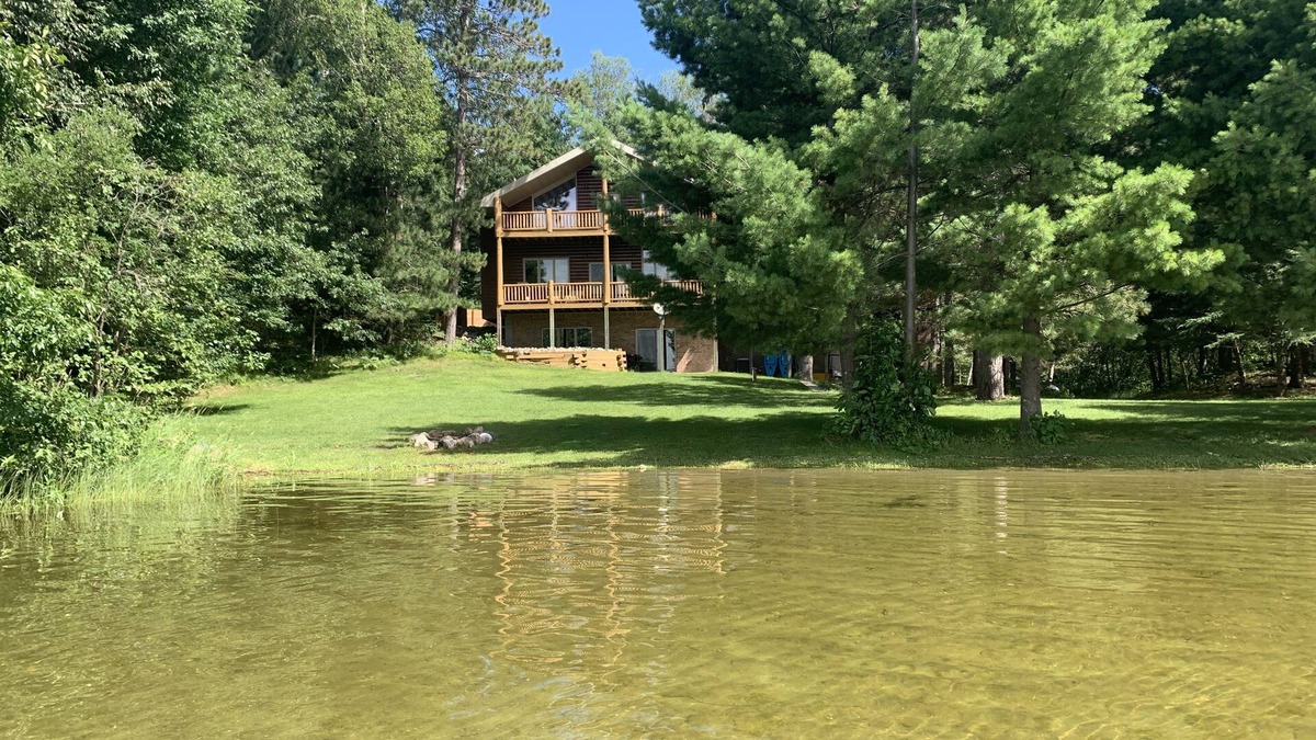 Marcell Cabin | Amazing Lake Home/Movie Theater/Game Room/Bar/3 Decks/Sandy Beach/Privacy