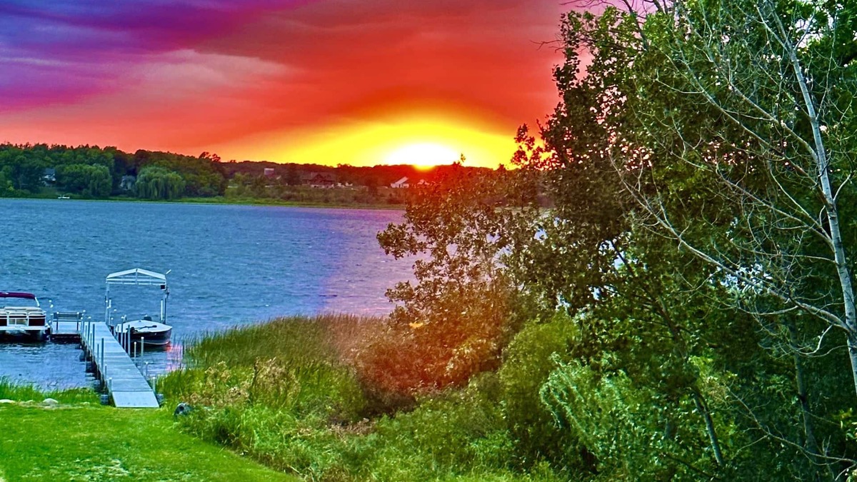 Rush City House | AMAZING LAKE HOUSE 1 hour from cities, Goose Lake, "Where up North starts."